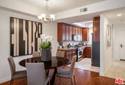 Photo - 109 S St Andrews Pl Townhome