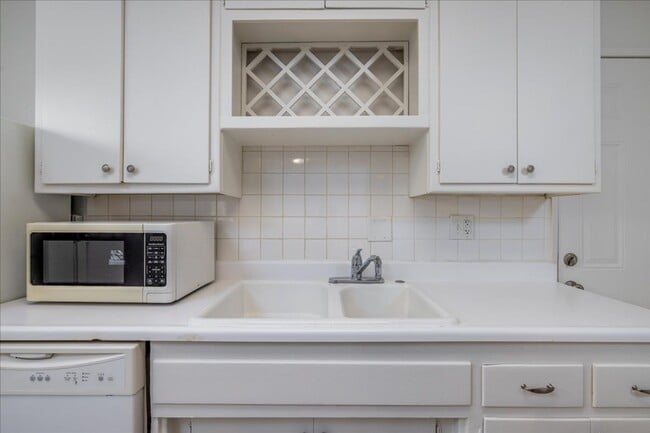 Photo - 3 Bed / 2 Bath Home with Two-Car Garage, Laundry and a Storage Shed/Work Space