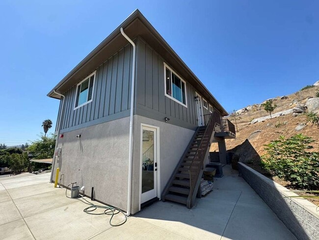 Brand New Upstairs Unit - Brand New Upstairs House Unit