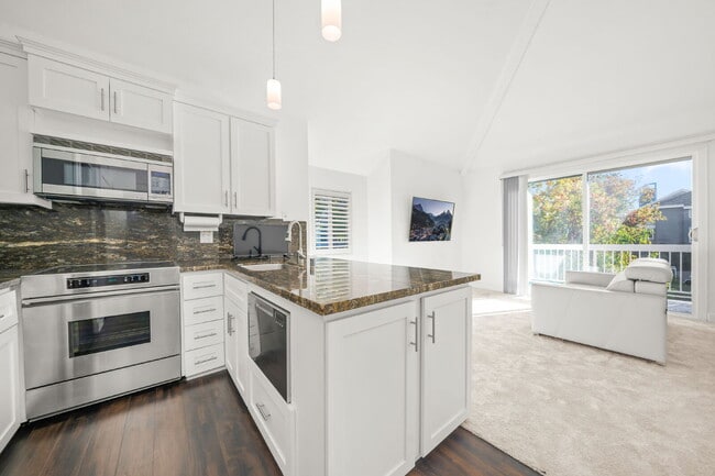 Building Photo - Coastal Corner Loft, Quiet, Bright & Stylish Unit #301