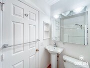 Photo - SD: Comfortable Junior 1BD/1BA Unit in Hillcrest with On-Site Laundry & Shared Courtyard Unit 4323 1/2 Cleveland Ave