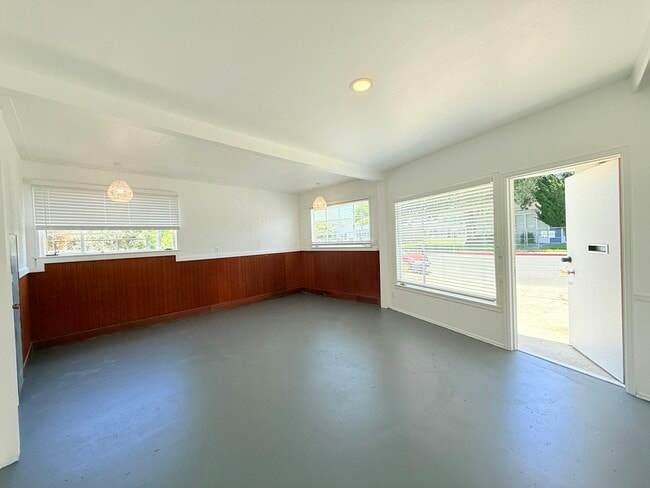 Photo - 619 W Cypress Ave Townhome