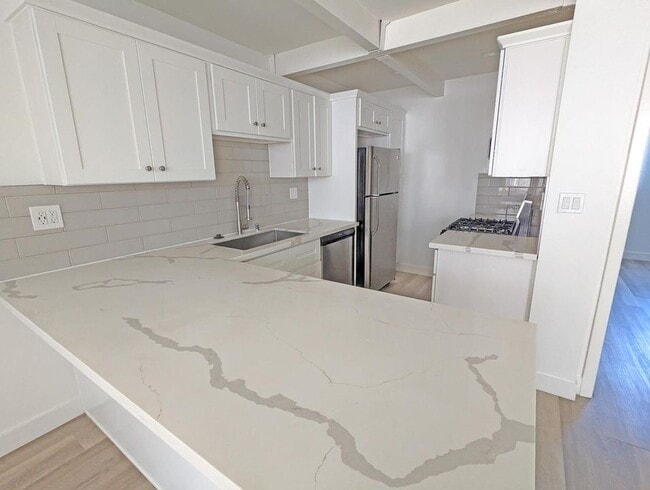 Photo - 1263 S Dunsmuir Ave Unit 3