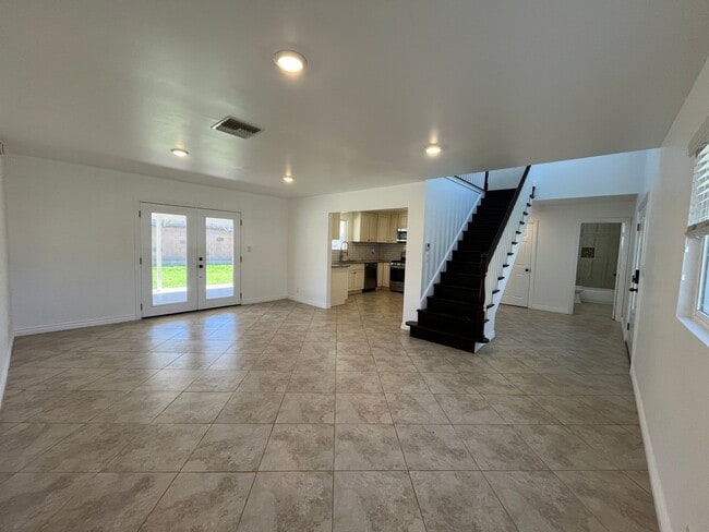 Photo - Freshly prepped 5BR in Simi w/downstairs b...