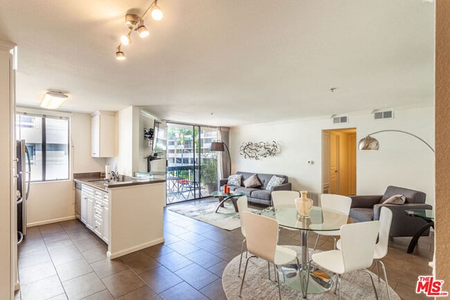 Photo - 7320 Hawthorn Ave Unit 213