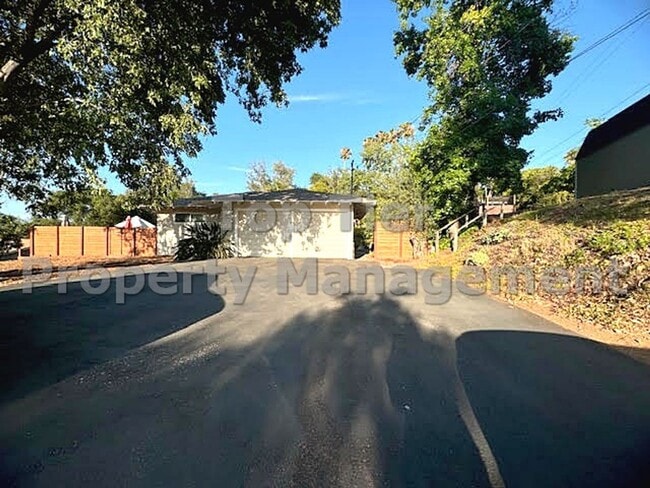 3 Bed/ 2 Bath Spacious Family Home with Su... - 3 Bed/ 2 Bath Spacious Family Home with Su...