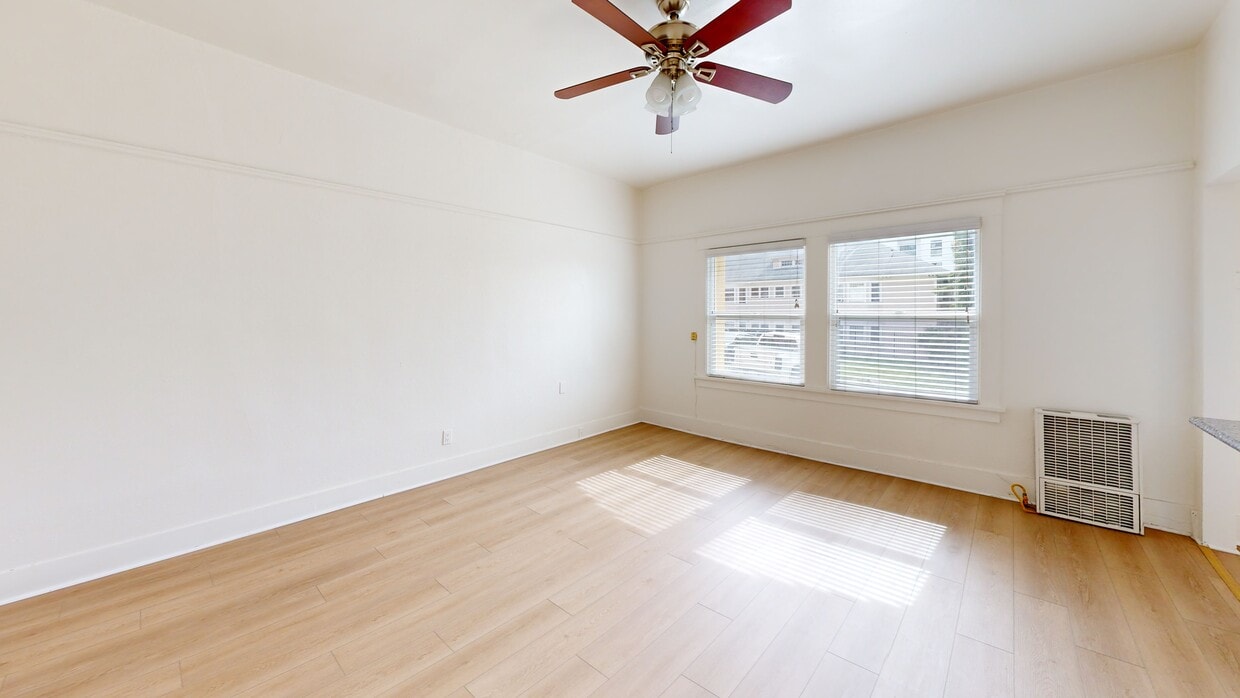 3D Tour - 463 South Hartford Ave.