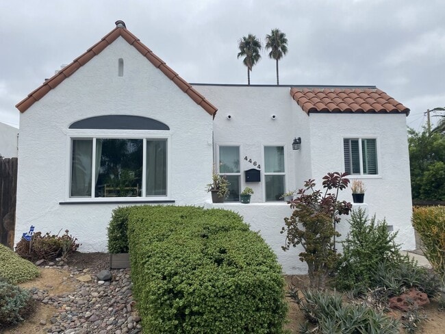 Photo - 33rd Triplex Unit 4464