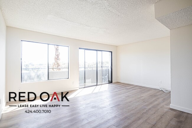 Photo - 11823 Victory Blvd Unit 214