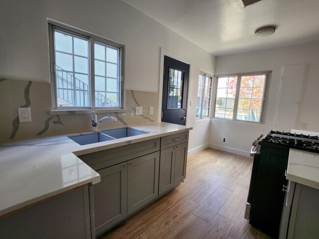 Building Photo - 8504 S Van Ness Ave Unit 8504 Van Ness Rental