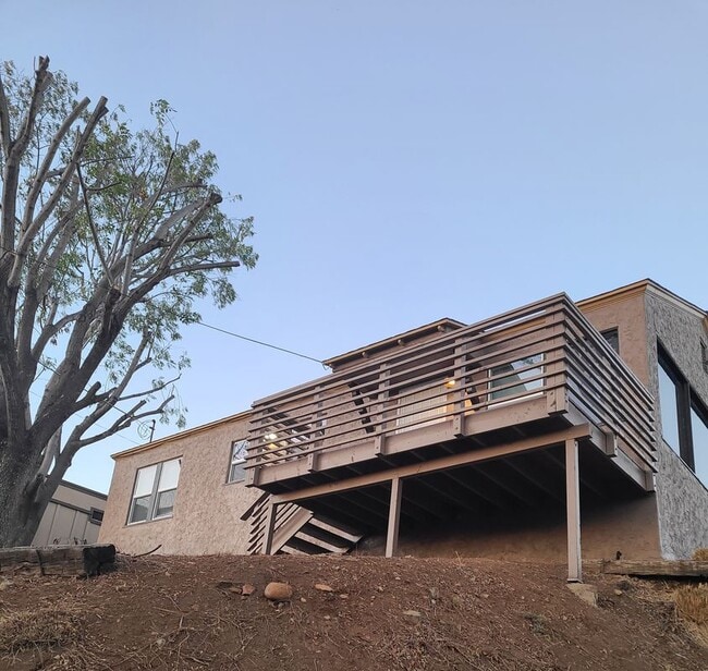 Photo - 929 Maya St
