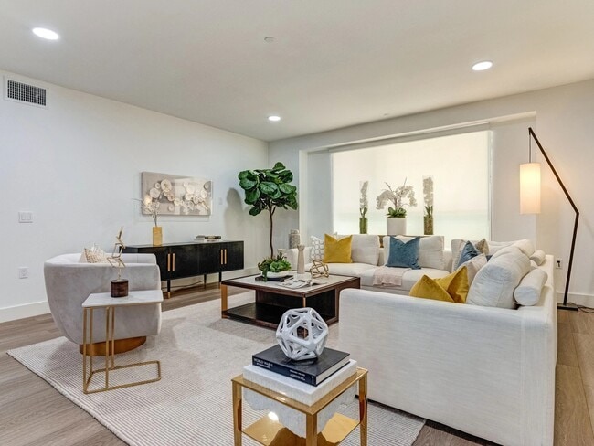 Photo - 1330 Federal Ave Unit 302