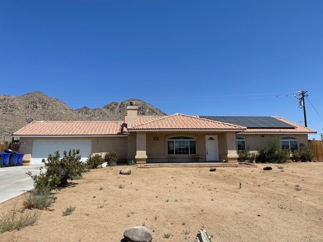 Building Photo - Bright Single-Story 4BR in Apple Valley — ... Rental
