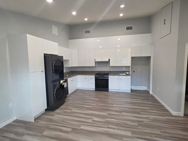 Photo - 18230 Chase St