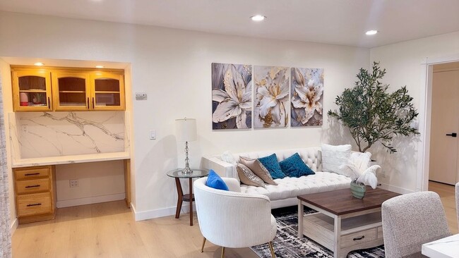 Photo - 9092 La Linda Ave