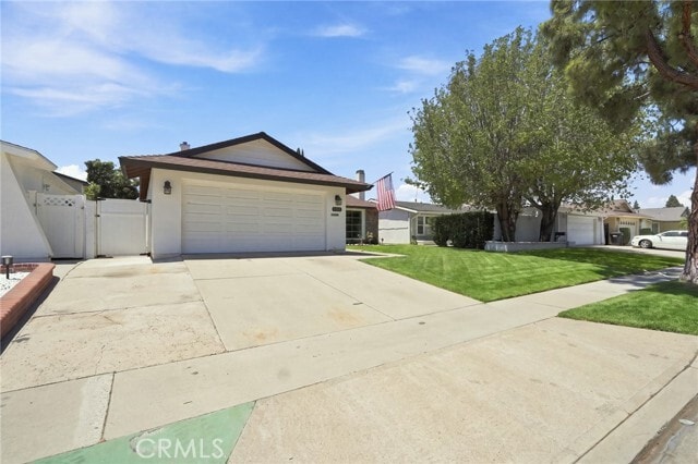 Photo - 17611 Leslie Ave