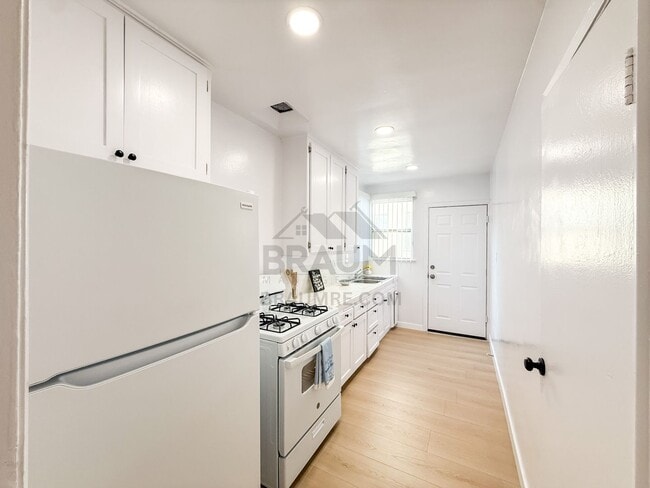 Photo - 7339 Woodman Ave Unit 2