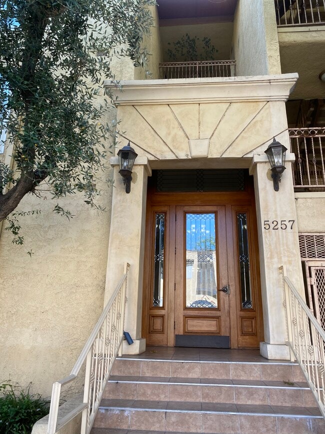 Photo - 5257 Radford Ave Unit 301