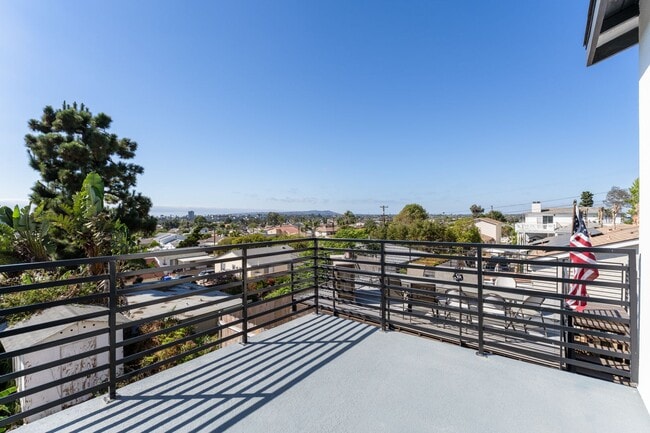 New, Top Floor | 3 Bed, 3 Bath, Laundry, B... - New, Top Floor | 3 Bed, 3 Bath, Laundry, B... Condo Unit 6734 Thomson Court