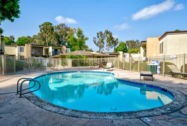 Photo - 432 Edgehill Ln Unit 32 Oceanside, CA 92054-4727