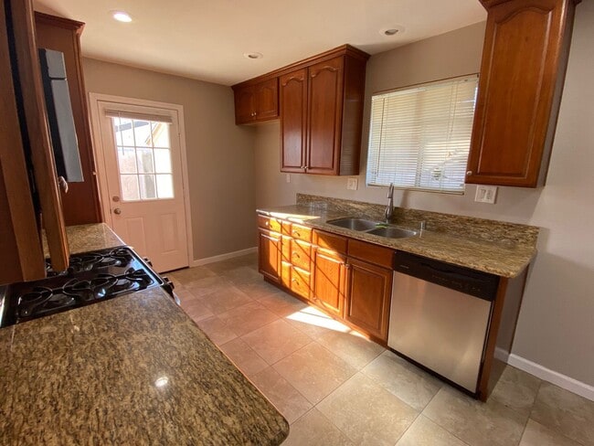 Photo - 4 Bedroom in Simi Valley