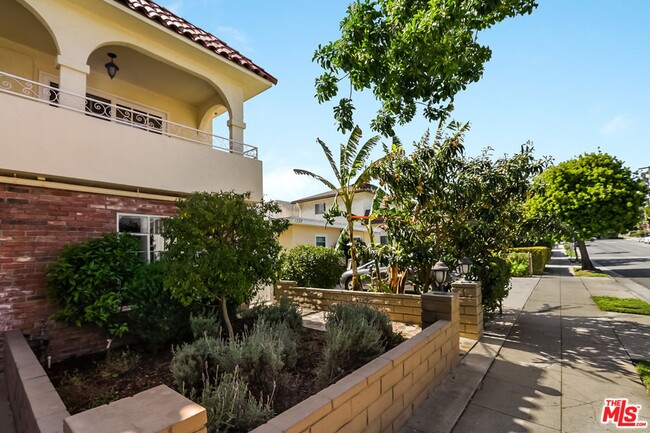 Beautifully Remodeled 2 Bed 1.5 Bath Santa... - Beautifully Remodeled 2 Bed 1.5 Bath Santa... Condo Unit 2