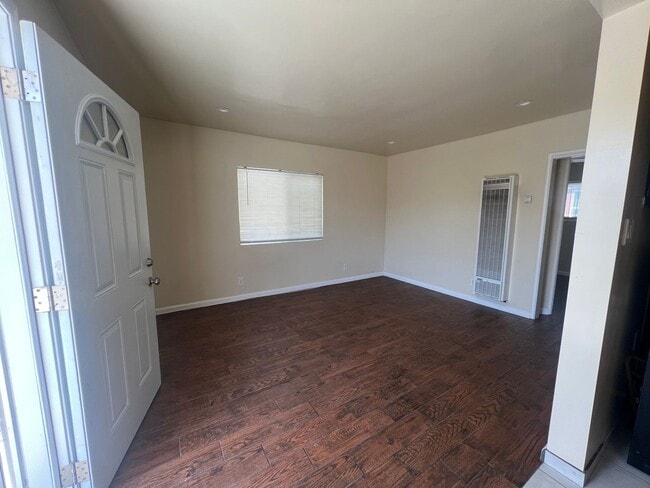 1533 W 80th - 1533 W 80th Apartment