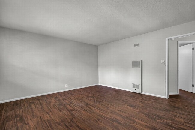 Photo - Charming 1+1 in Baldwin Hills Unit 08