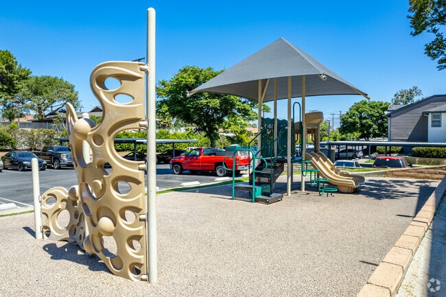 Photo - Lincoln Park Apartments