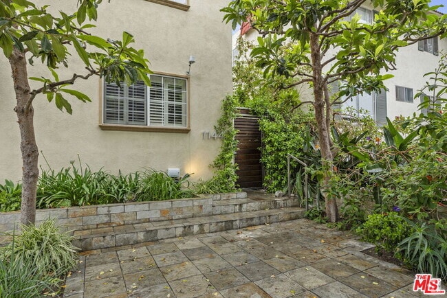 Building Photo - 1144 10th Ct Unit 8 Rental