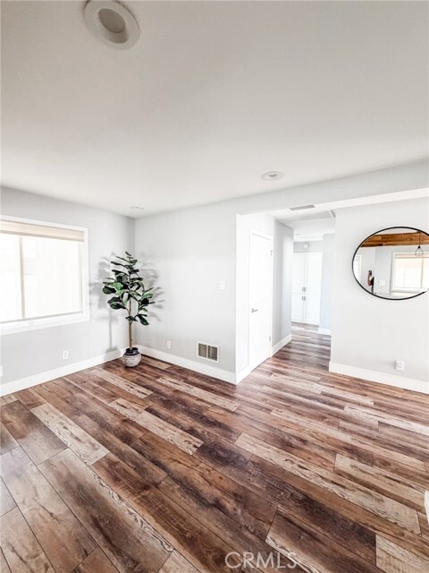 Photo - 650 Juanita St