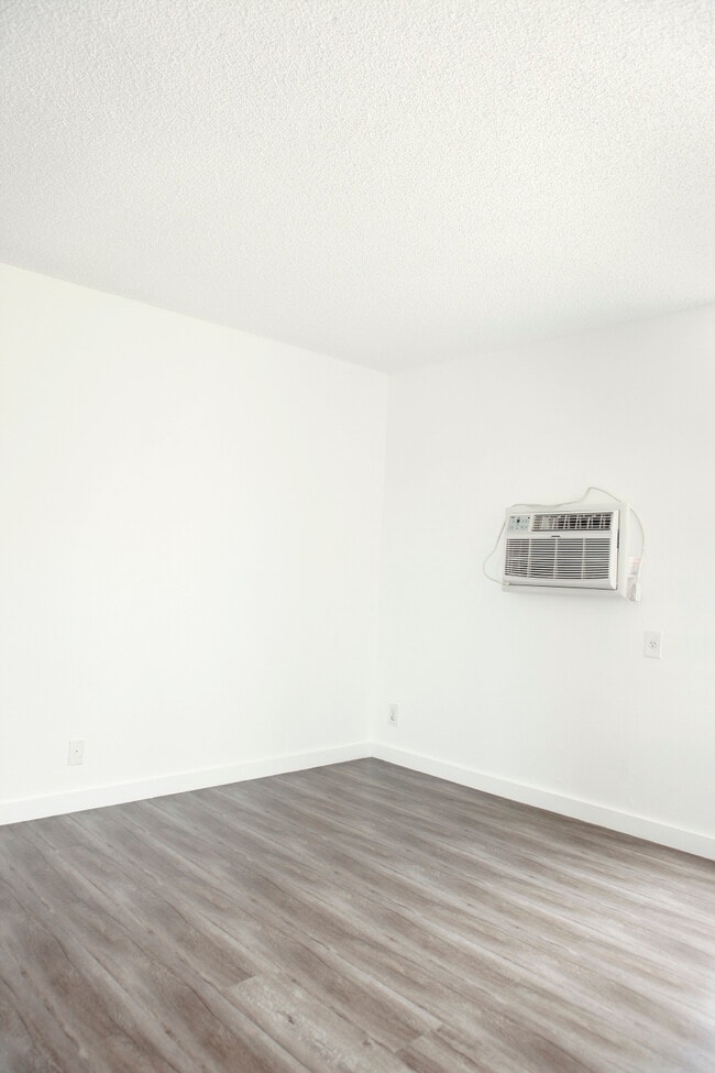 Photo - 5837 Virginia Ave