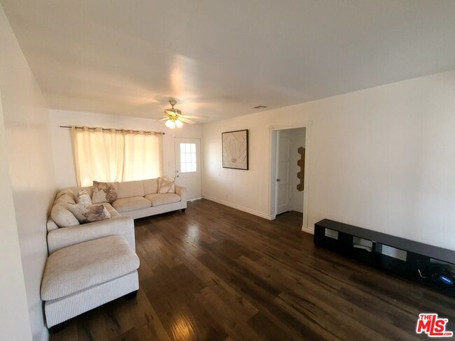 Photo - 18133 Lull St