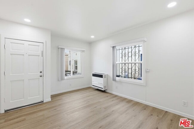 Photo - 580 W 15th St Unit C