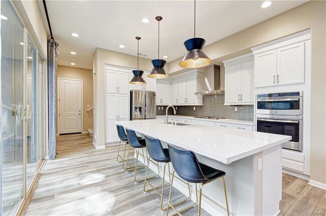 Photo - 168 Spectacle