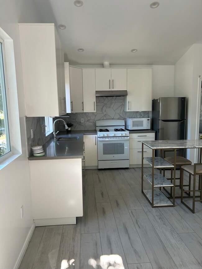 Building Photo - 23830 Welby Way Unit 23832 Welby way