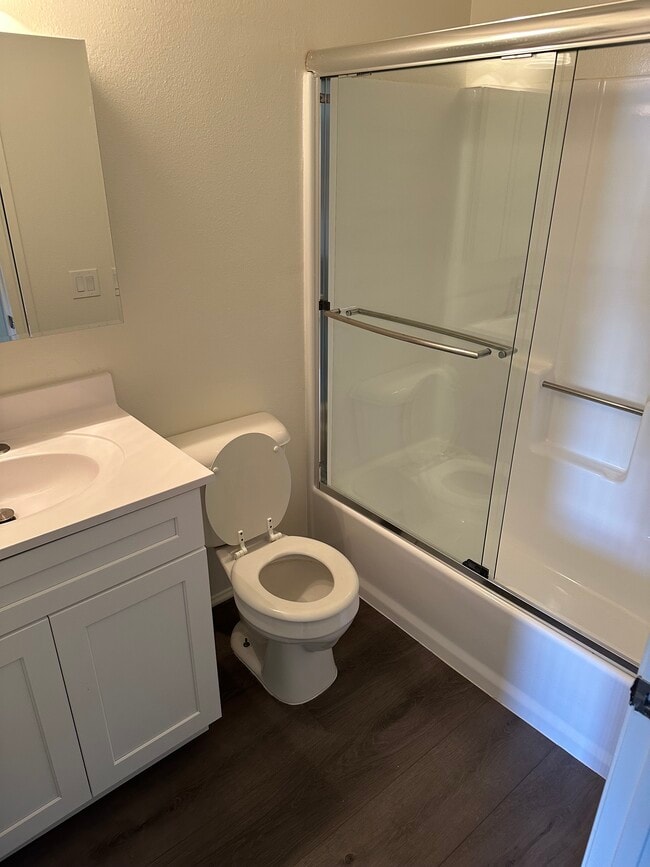 2 Bed/ 2 BATH - Ben Apartments