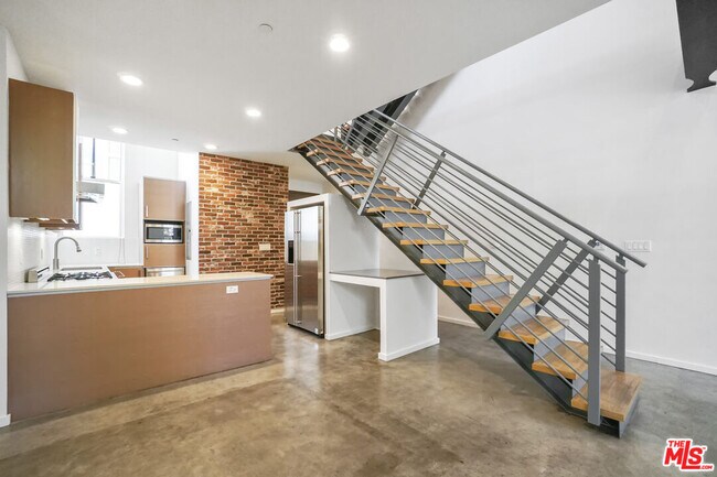 Photo - 1220 N Orange Grove Ave Unit 7