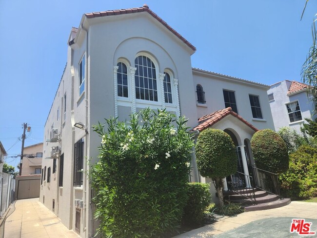 Photo - 517 Serrano Ave Apartment Unit 517 1/2