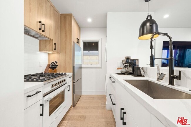 Photo - 637 Santa Clara Ave