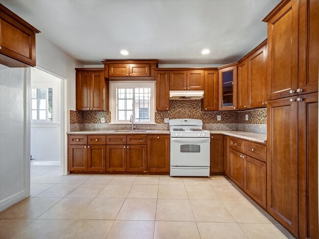 Photo - 243 N Berendo St