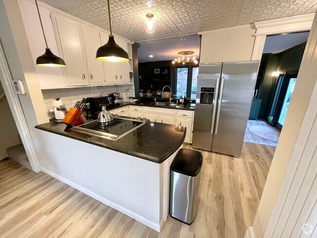 Building Photo - 7324 Pearson St Rental