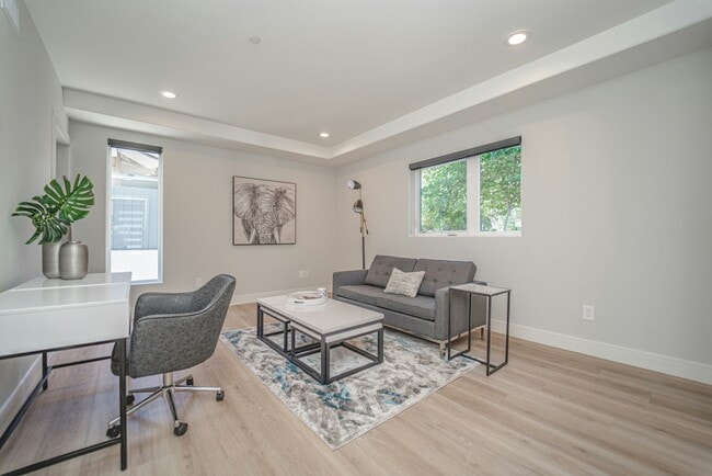 Photo - 2115 Holly Dr