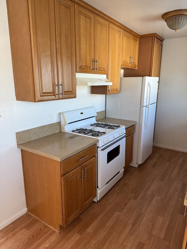 Photo - 5542 Kester Ave Apartments
