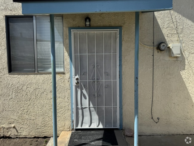 Building Photo - 311 1/2 W Cypress Ave Rental