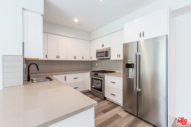 Photo - 857 Hayworth Ave Unit 301