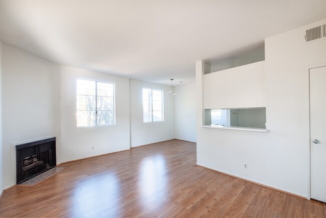 Photo - 2452 S Centinela Ave Unit 4