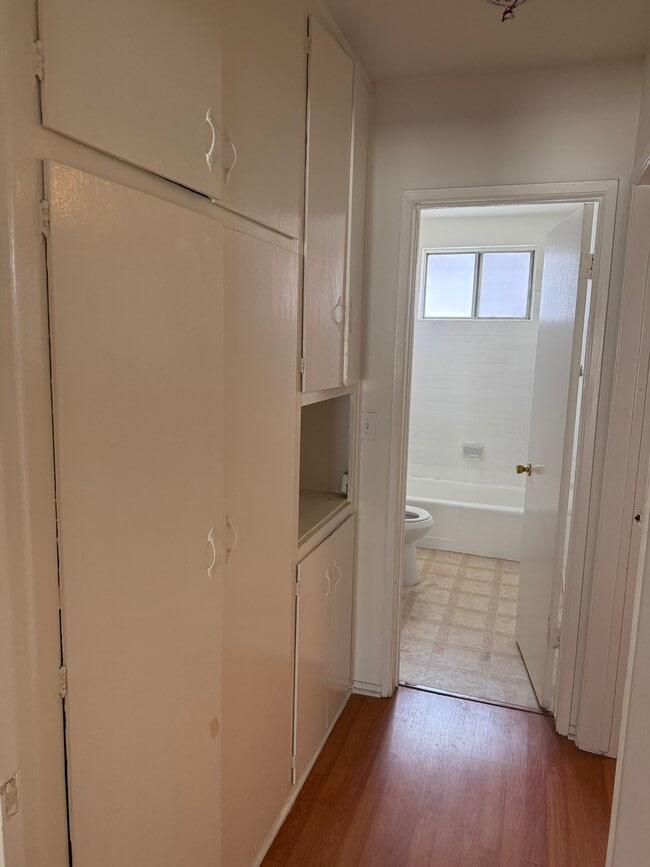 Photo - 1440 Barry Ave Unit 6