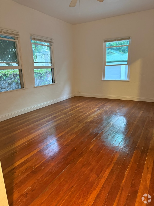 Building Photo - 1201 N Orange Grove Ave Rental