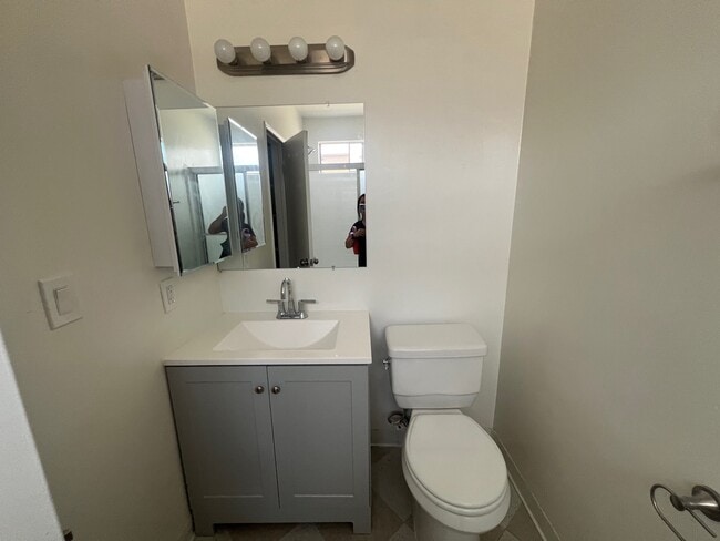 Building Photo - 4855 Lexington Ave